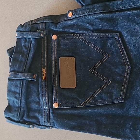 Wrangler Cowboy cut jeans.  13mwz. Washed once. Mens size 34x40.  Long inseam. - Picture 2 of 4
